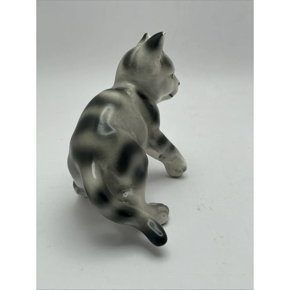 Vintage Japan CAT- Gray Tiger Striped Cat‎ Figurine